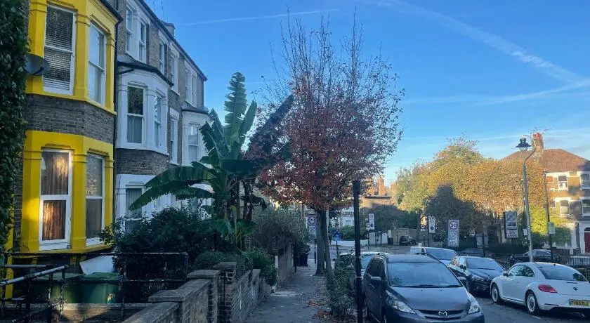 Self-contained flat on the 2nd floor you will share with one other guest, in a family house 2 minutes walk from TUFNELL PARK STATION 2nd floor with stairs - Image 1