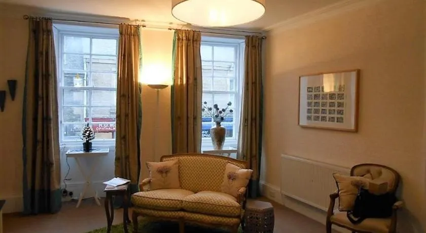 Montrose Apartment - Image 1