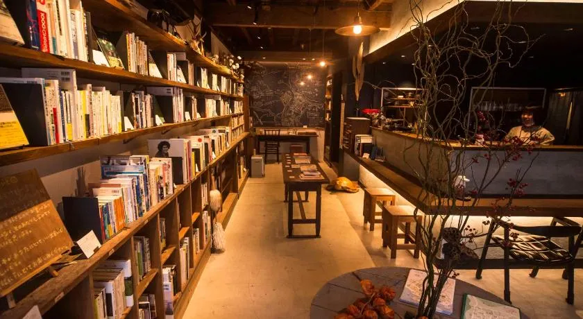 Book & Guesthouse Hitotomaru - Image 1