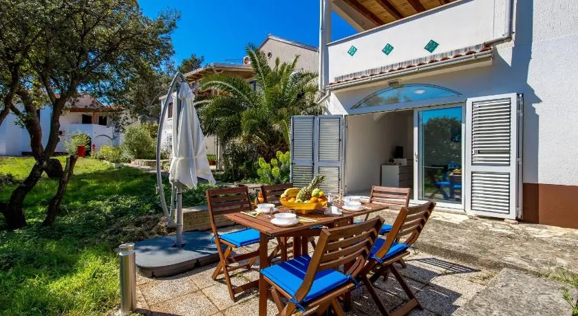 Apartments in pinewood near the sea - Image 1