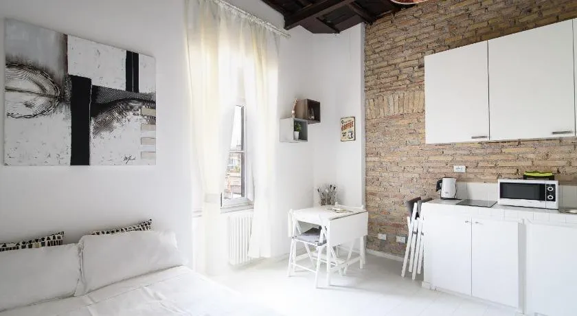 White Ostilia Guesthouse - Image 1