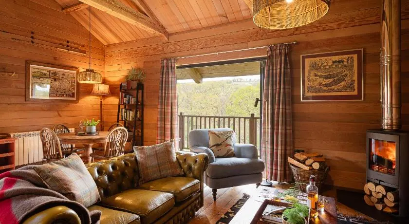Kingfisher Cabin, Butterwell Farm, Riverside cabin on 40-acre private estate - Image 1