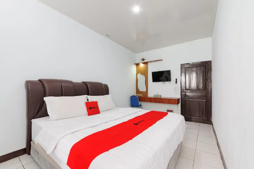 RedDoorz Syariah Plus at Raisaespace Cianjur - Image 1