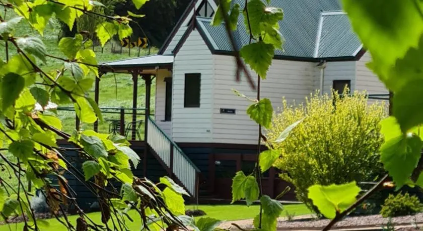 Maple Ridge Cottages - Image 1