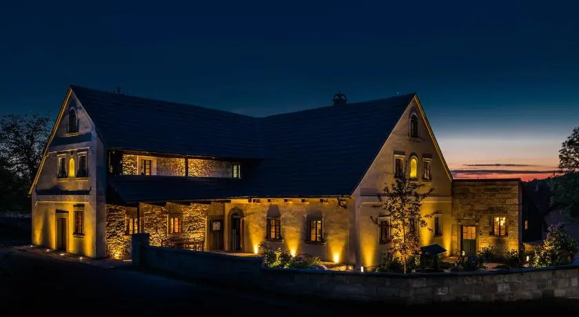 RESORT KOVÁRNA - Frýdštejn - stylové ubytování, luxusní wellness, zážitková restaurace - Image 1
