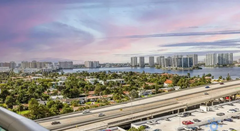 Beachside Bliss: 1BR Retreat Amenities - Image 1