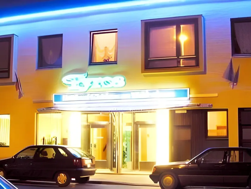 Tyros Hotel und Gästehaus am Weidendamm - Image 1