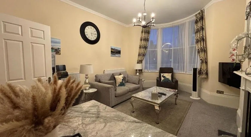 Moat Stays Victorian, Sea View! - Image 1
