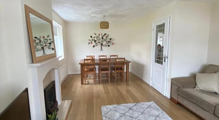 Isle of Anglesey Spacious Home - Image 1