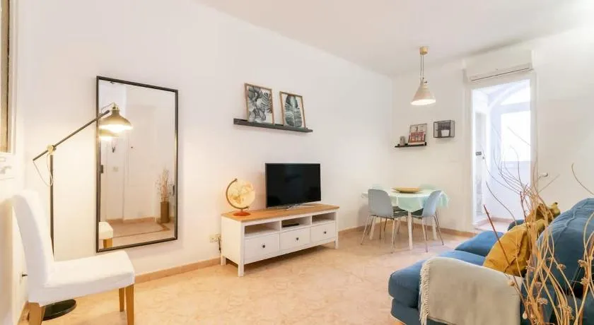 Charming central gem in Poble Sec - Image 1