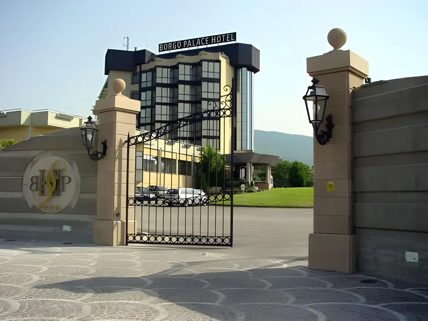 Borgo Palace Hotel - Image 1