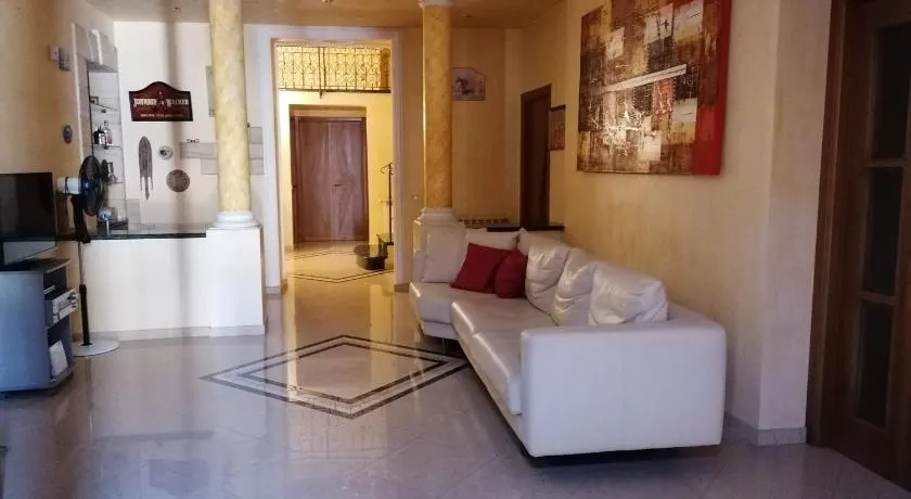 Belo apartamento no centro histórico de Carini perto do aeroporto e do mar - Image 1