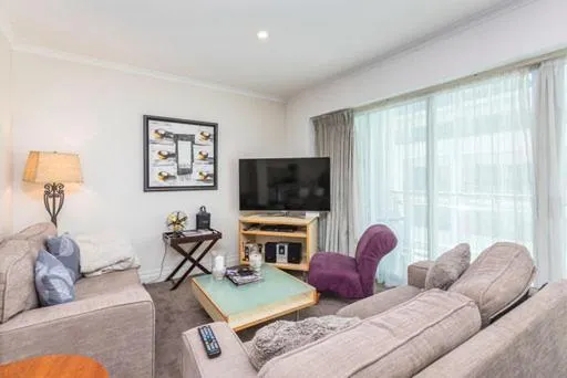 QV Stays Spacious Hideaway on the Wharf - Image 1