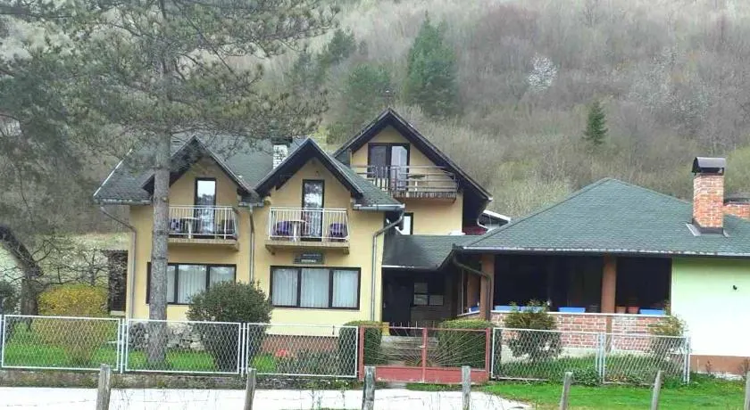 Smještaj na selu,porodica Gvozdenac - Image 1