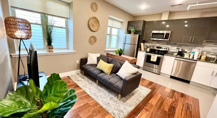501 Cozy and Comfy 1BR apartment in center city - Image 1