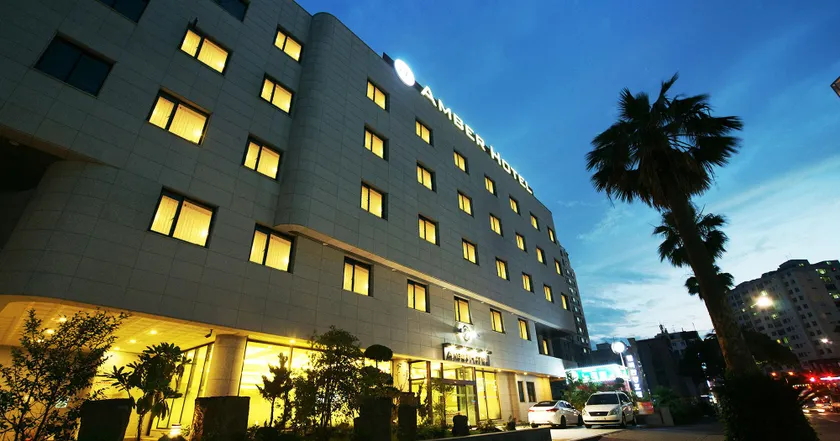 L&L Jeju Hotel - Image 1