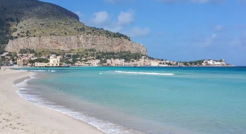 Mondello Rose House - Image 1