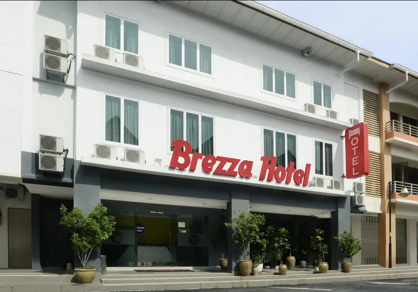 Brezza Hotel Lumut - Image 1