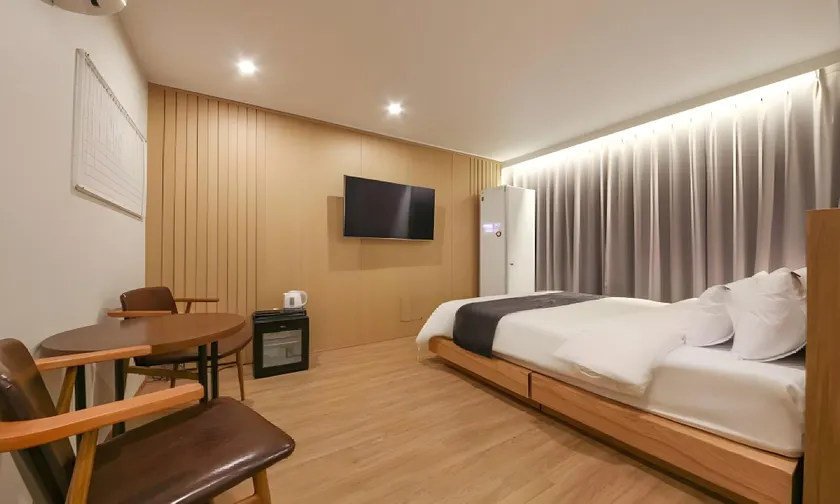 Divine Hotel - Image 1