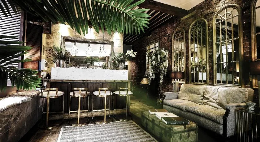 The Cow Hollow Hotel - Image 1