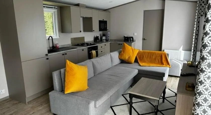 Fairway 6 Lilliardsedge Caravan Hire - Image 1