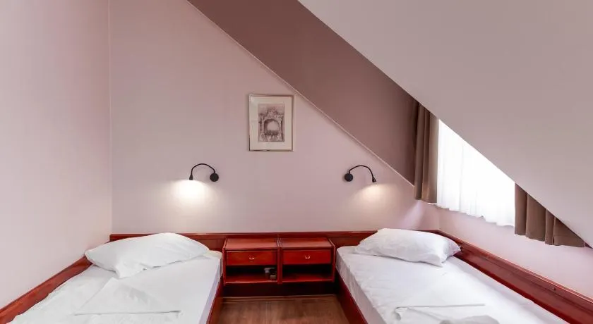 B&B Garestin - Image 1