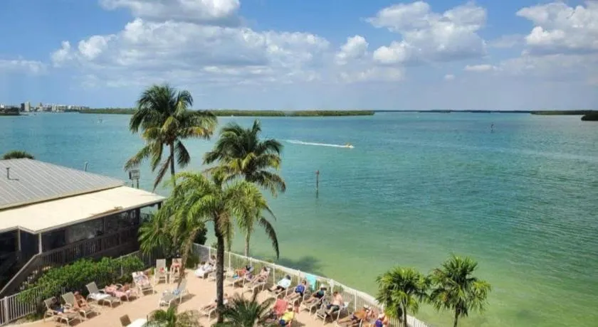 Southern Comfort - Updated Waterfront Condo - Image 1