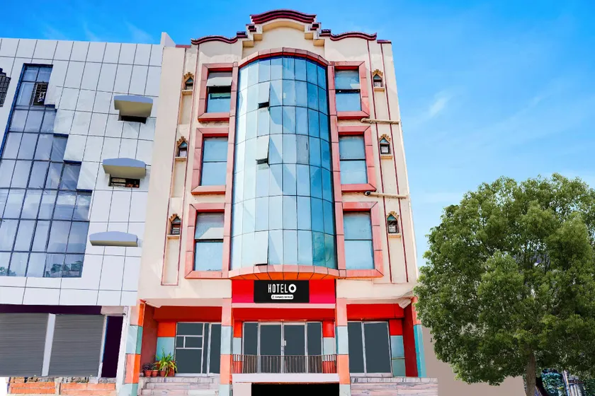 Super Hotel O Hussainganj Near Vidhansabha - Image 1