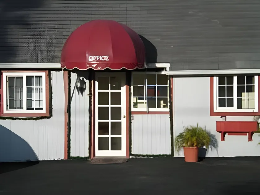 Central Coast Inn - Image 1