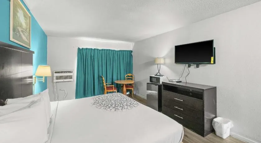 Executive Inn - Image 1