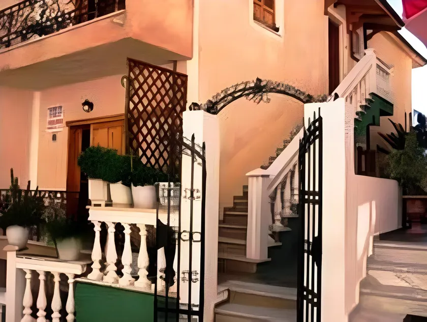 Sunrise House - Image 1