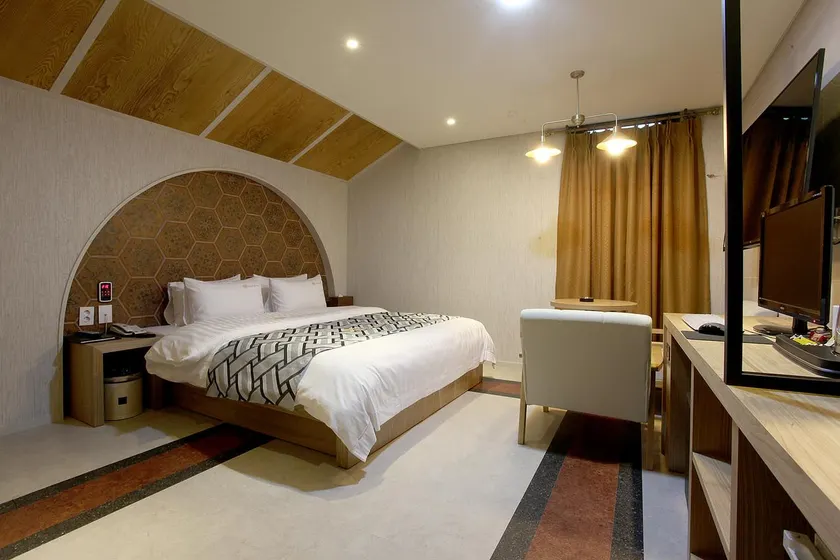 Hwaseong (Hyangnam) elga tourist hotel - Image 1