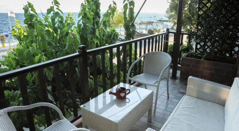 Spyrou Studios & Apartments - Image 1