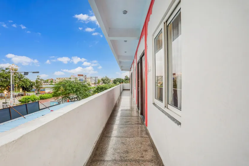 Hotel O Girdharwal Resort - Image 1