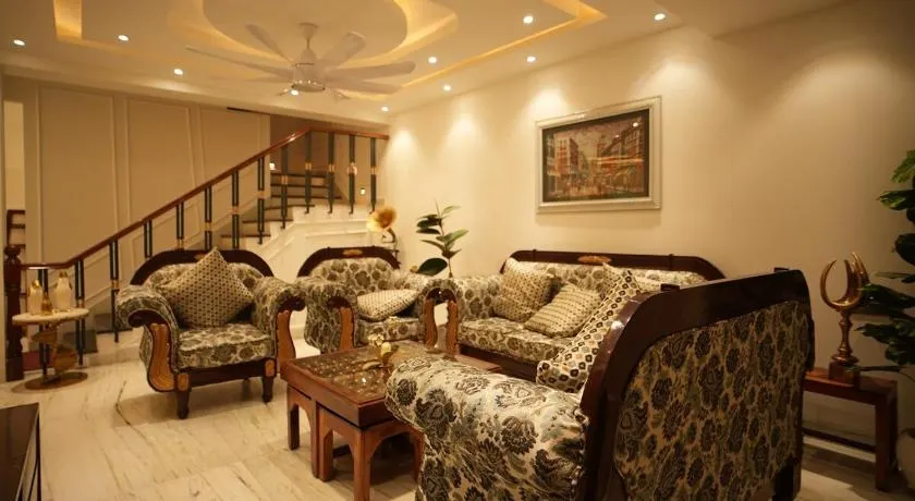The Ivory Mansion Ultra Luxury 4BR Villa with Rooftop Jacuzzi & Party lounge - Image 1