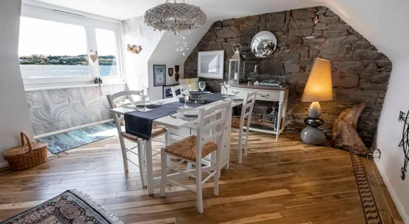☆The Quarterdeck – Broughty Ferry Waterfront Home☆ - Image 1