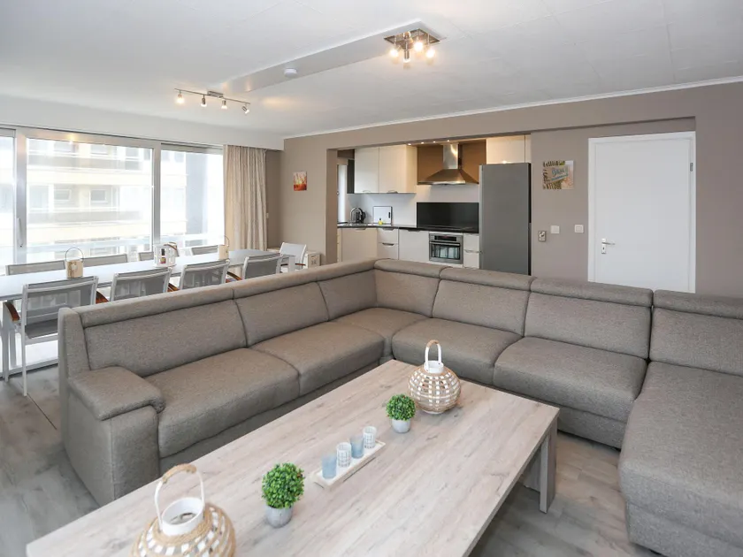 Spacious Coastal Retreat - Image 1