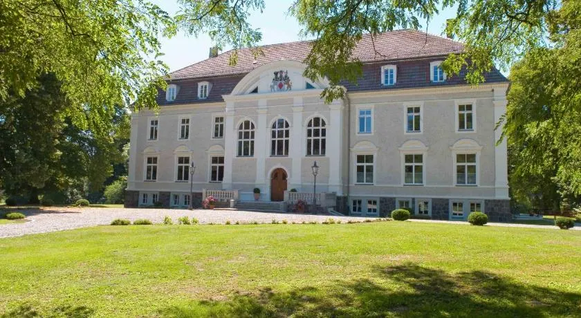 Schloss Zinzow - Image 1