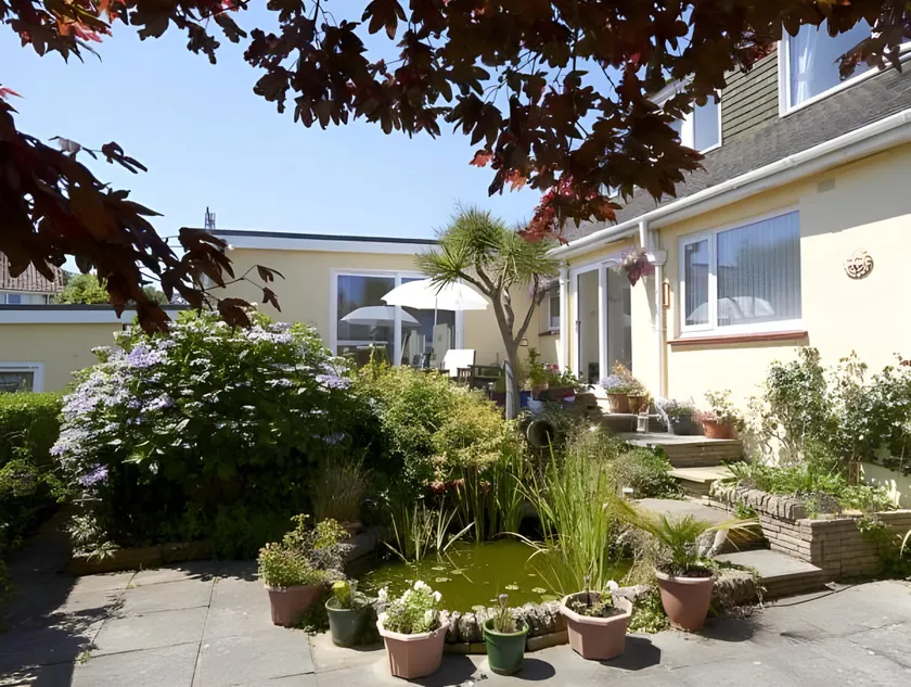 Fair Winds Guest House - Image 1