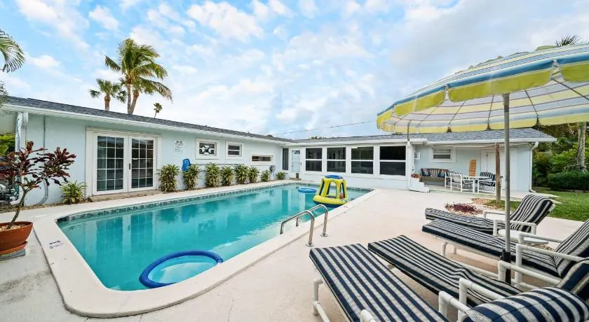 Skipper's Landing - 4 Bedroom with Heated Pool - Image 1