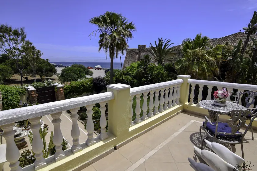 EXQUISITE VILLA 50M TO BEACH - Image 1