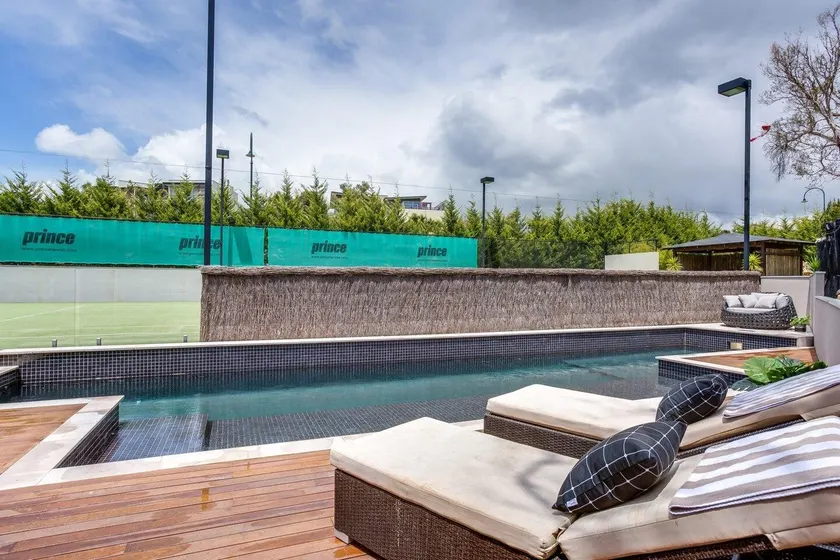 Kalina Retreat: resort style tennis & pool - Image 1