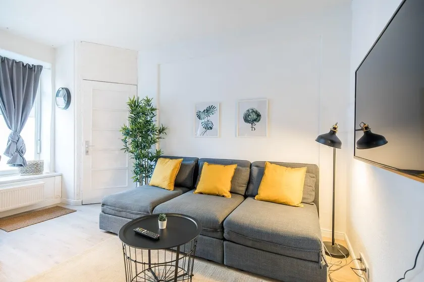 Cosy 2-room Apartment in urban location - Image 1