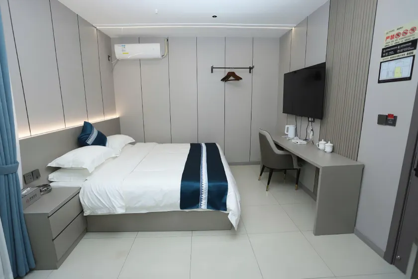 Kaijiang Pullman Hotel - Image 1