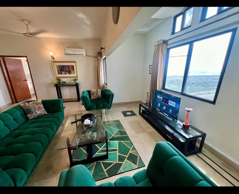 Seaview panoramic Beachfront Luxe penthouse 4BR - Image 1