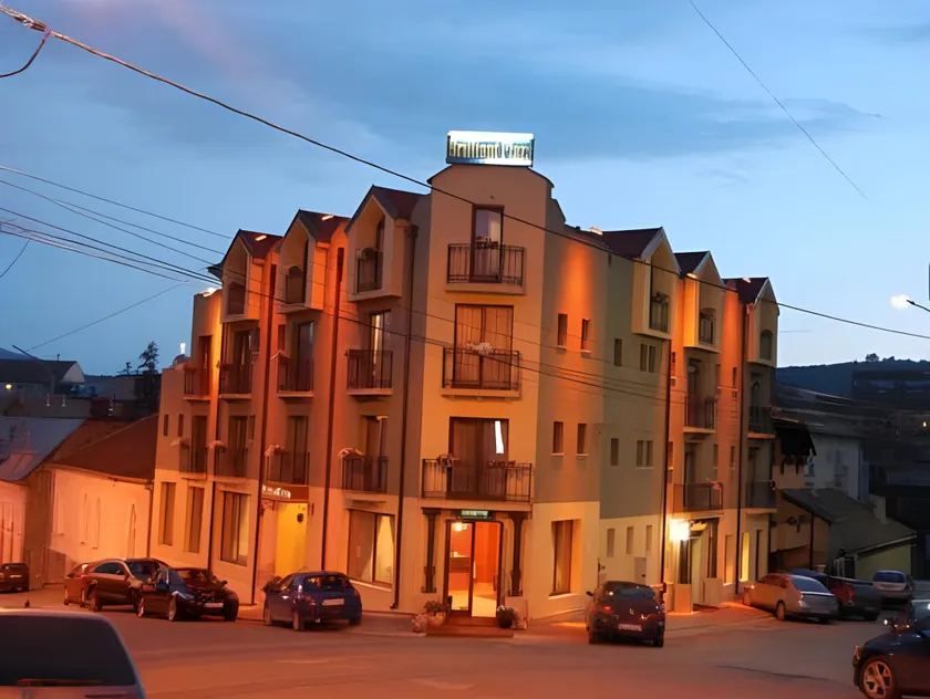 Hotel Brilliant Plaza - Image 1
