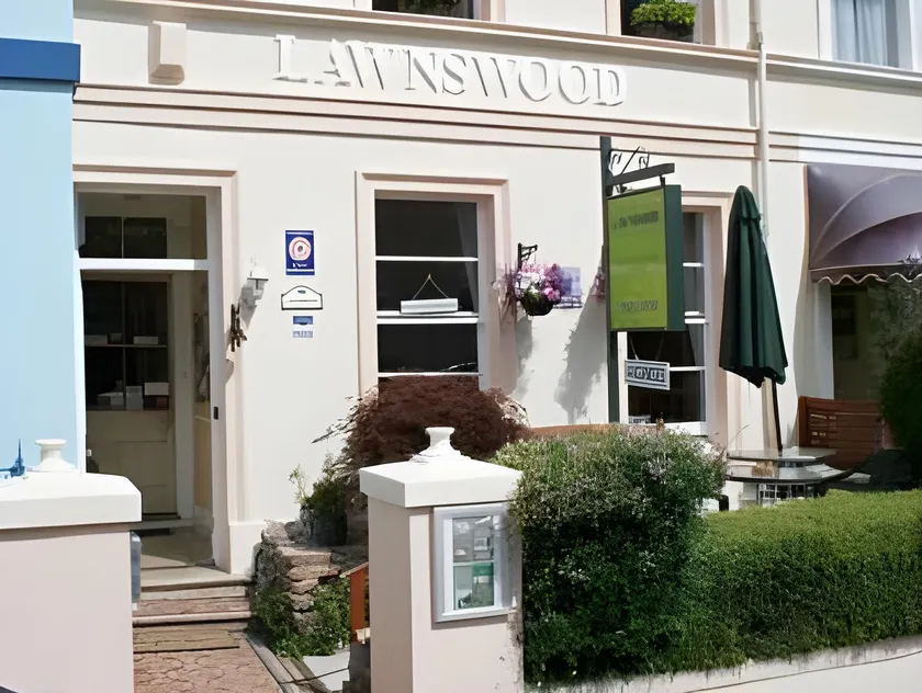 Lawnswood Guest House - Image 1