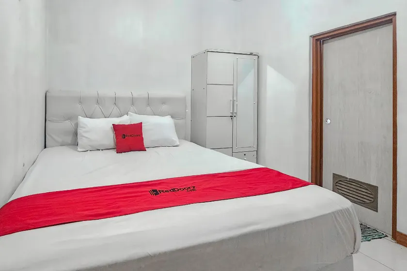 RedDoorz Syariah near Citimall Sukabumi - Image 1