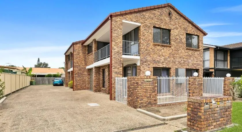 Banksia Beach Views! - Image 1