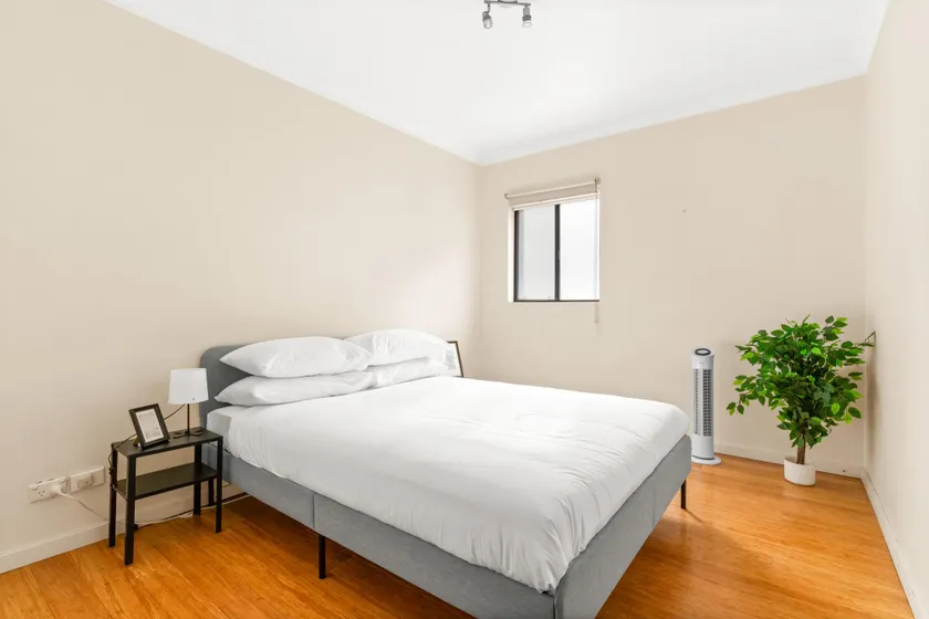Lovely 2-Bed with Balcony 150 m from Coogee Beach - Image 1